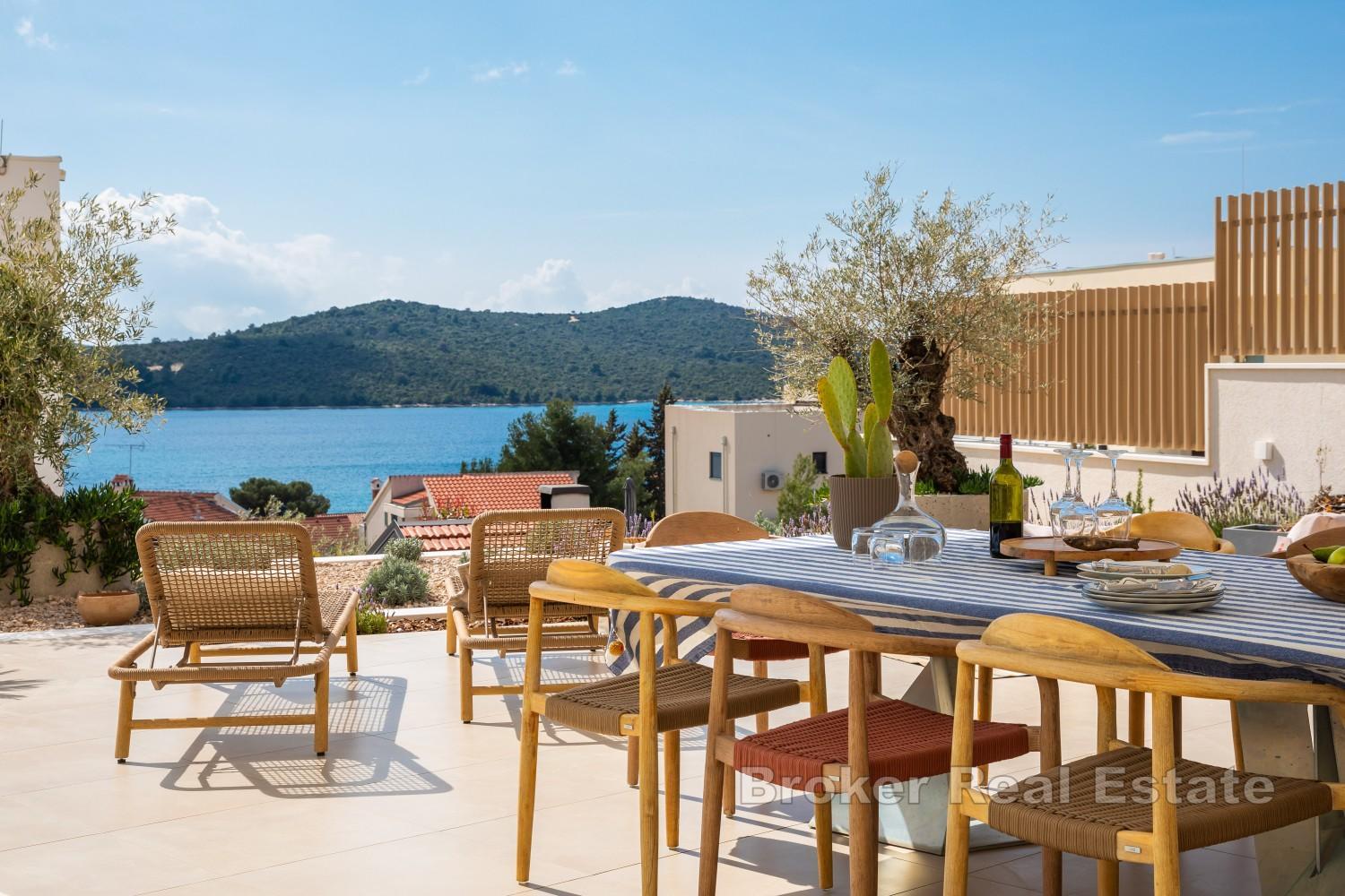 Luxuriöse Villa mit Pool und freiem Meerblick