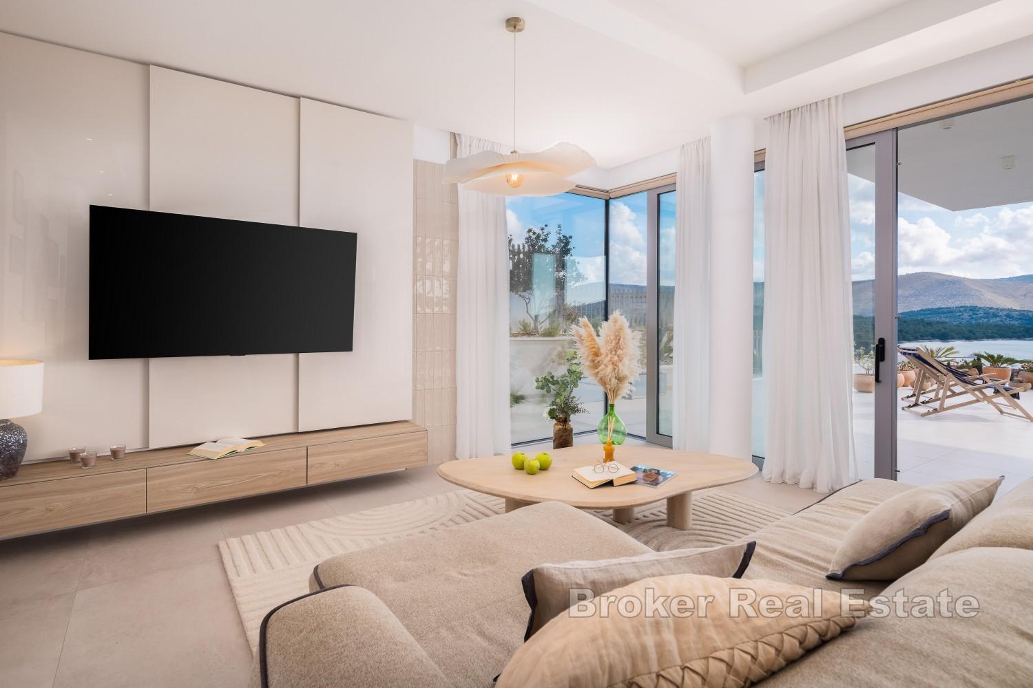 Luxuriöse Villa mit Pool und freiem Meerblick