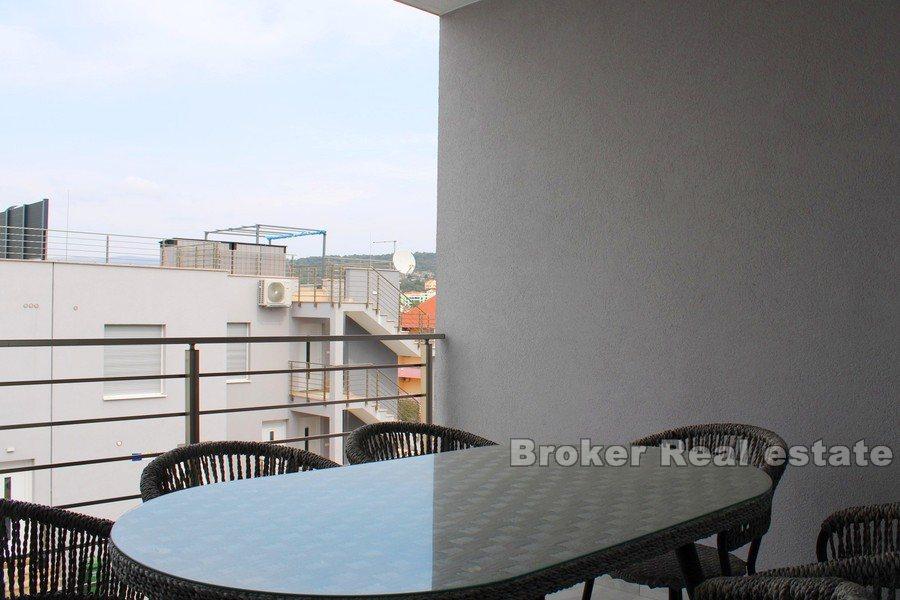 Ciovo - Umeblowane mieszkanie z dwiema sypialniami