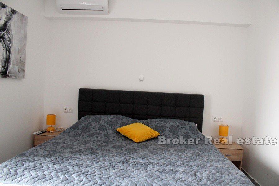 Ciovo - Umeblowane mieszkanie z dwiema sypialniami