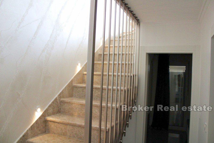 Ciovo - Umeblowane mieszkanie z dwiema sypialniami