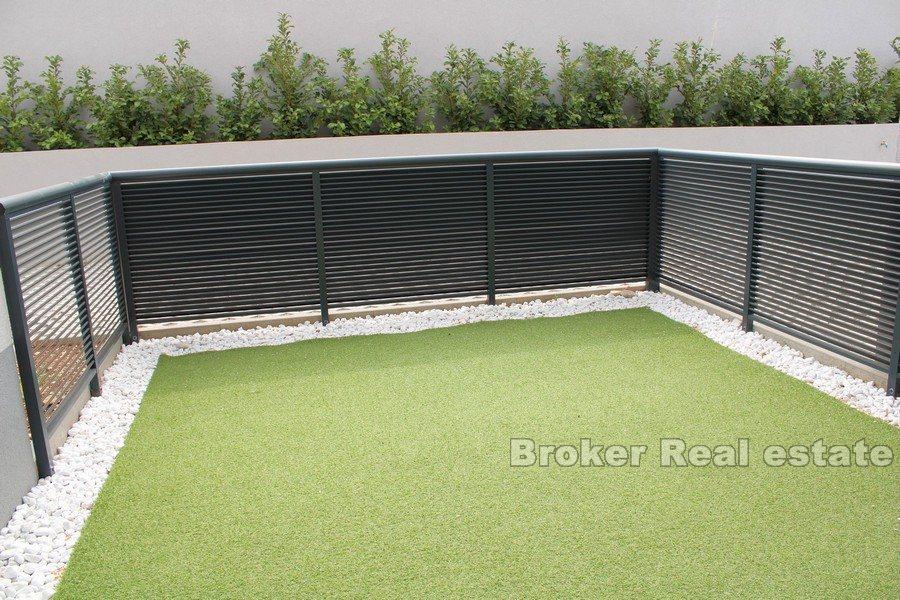 Ciovo - Umeblowane mieszkanie z dwiema sypialniami