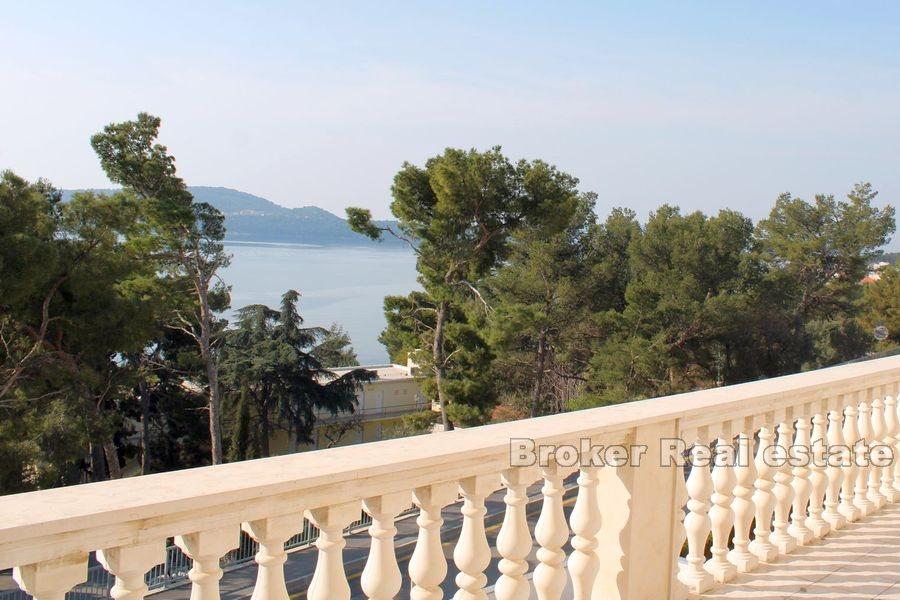 Trogir - House with spacious garden