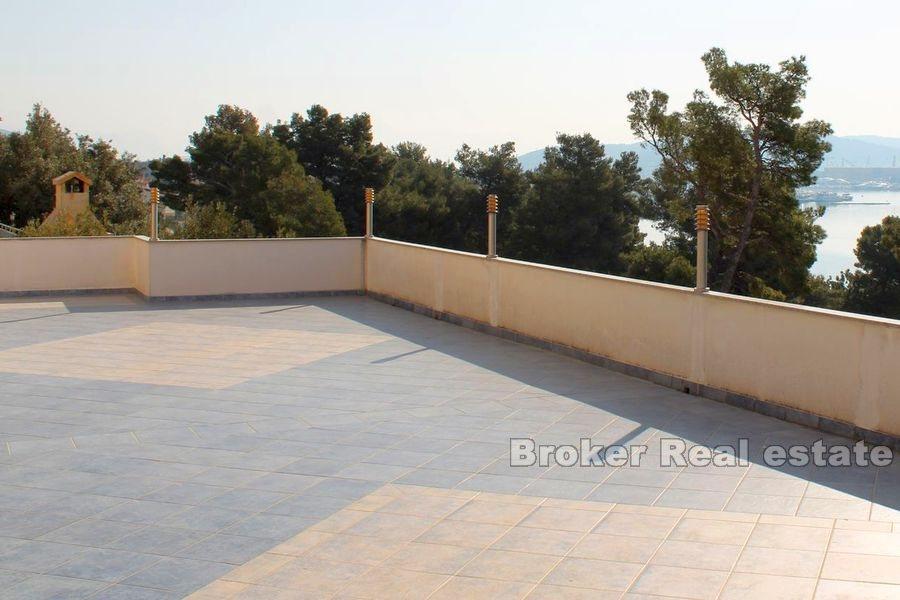 Trogir - House with spacious garden