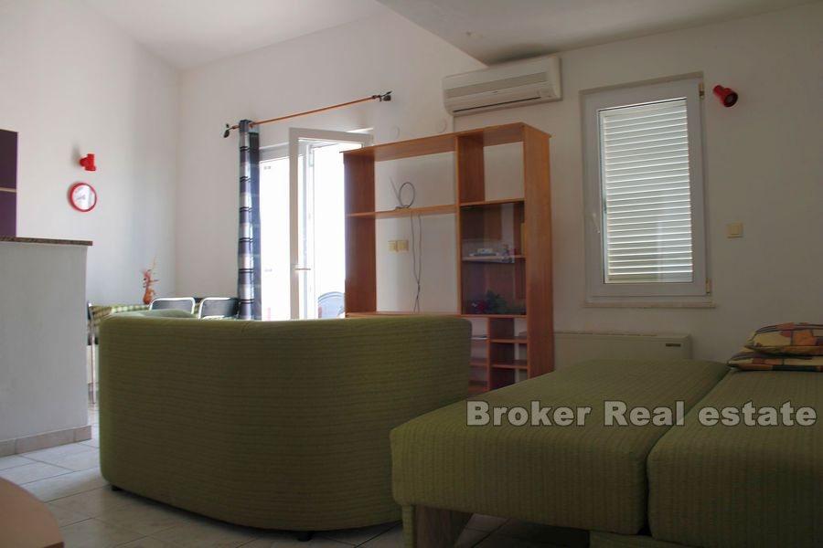 Trogir - House with spacious garden