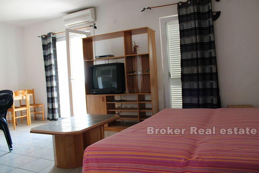 Trogir - House with spacious garden