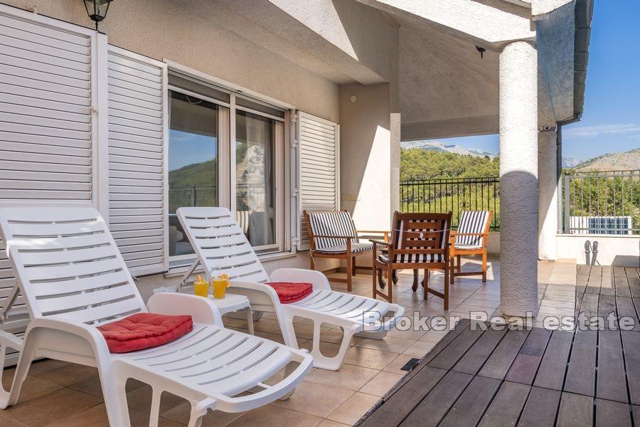 Split area - Beautiful spacious house