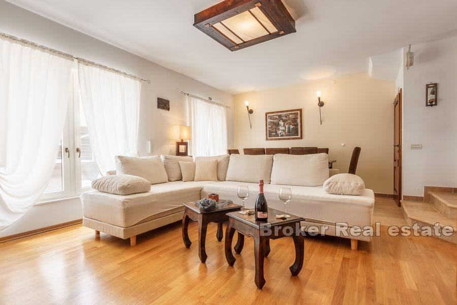 Split area - Beautiful spacious house