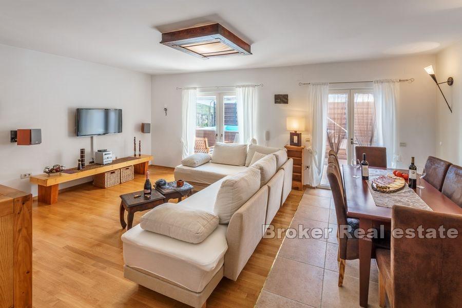 Split area - Beautiful spacious house