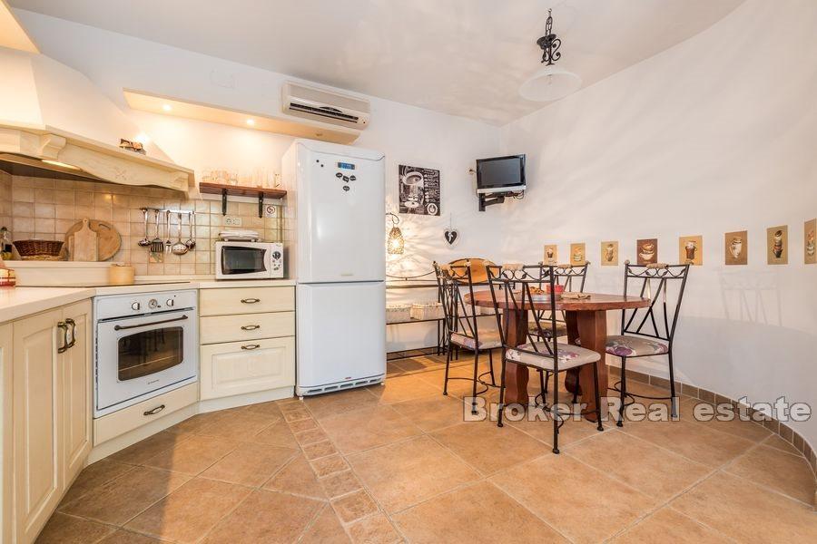 Split area - Beautiful spacious house