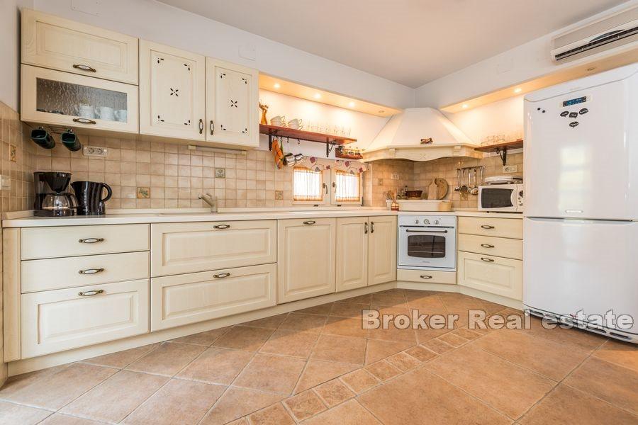 Split area - Beautiful spacious house