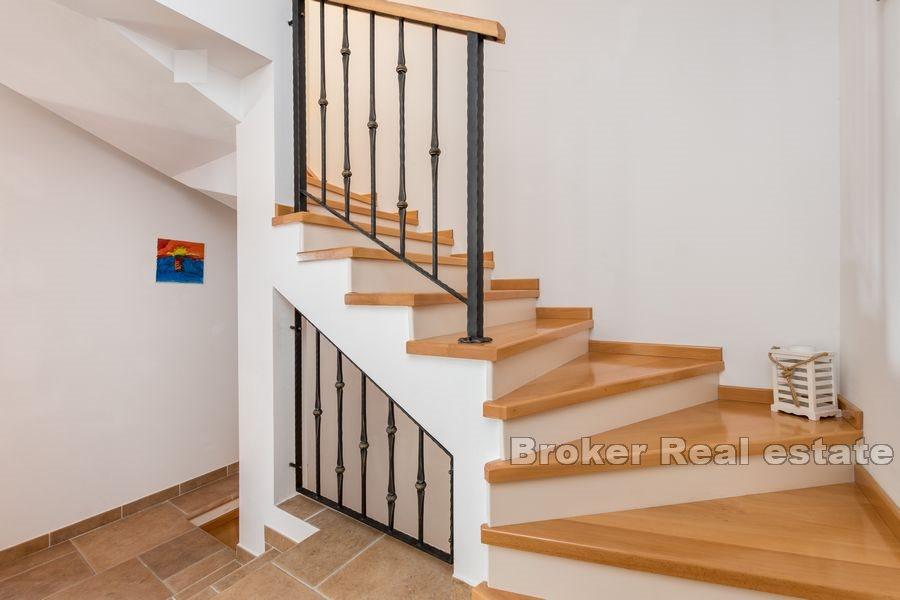 Split area - Beautiful spacious house