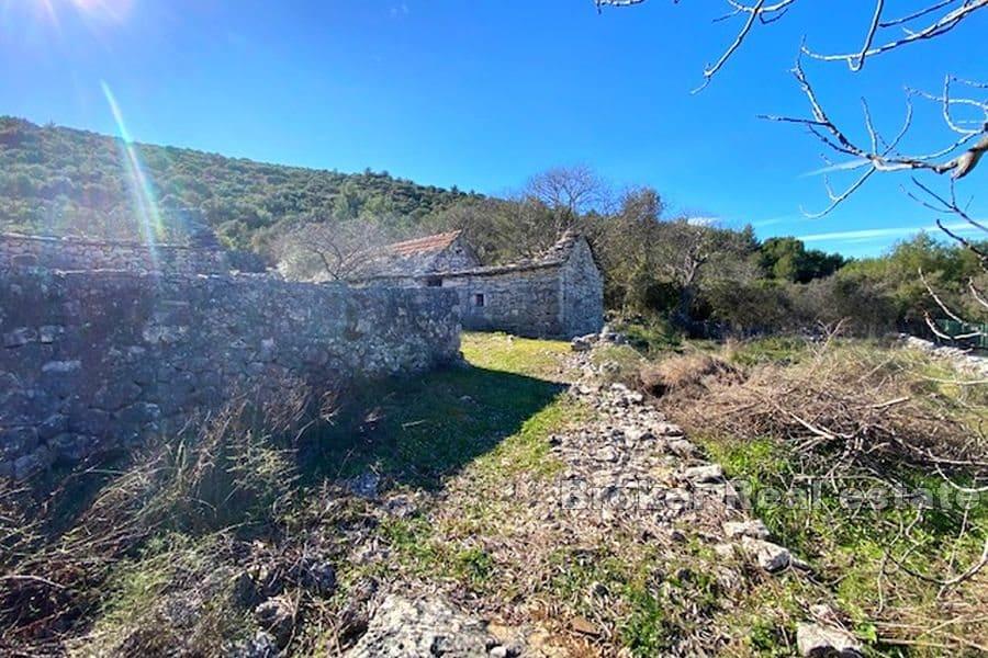Marina - Building plot with a traditional stone house