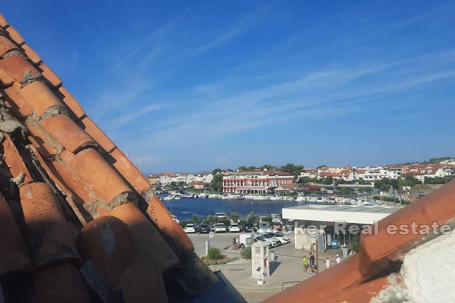 Šibenik - odnowiony kamienny dom z widokiem na morze