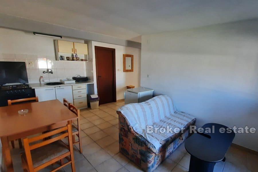 Šibenik - zrekonštruovaný kamenný dom s výhľadom na more