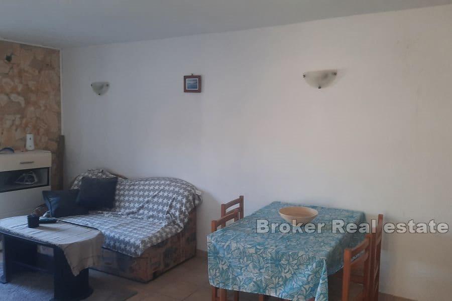 Šibenik - zrekonštruovaný kamenný dom s výhľadom na more