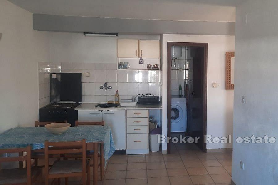 Šibenik - zrekonštruovaný kamenný dom s výhľadom na more