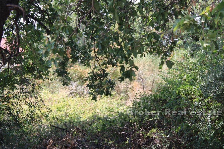 Kaštela - Stavební pozemek ve výborné lokalitě s výhledem na otevřené moře