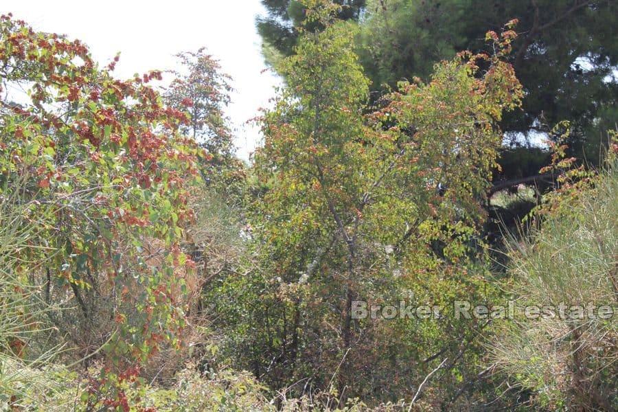 Kaštela - Stavební pozemek ve výborné lokalitě s výhledem na otevřené moře