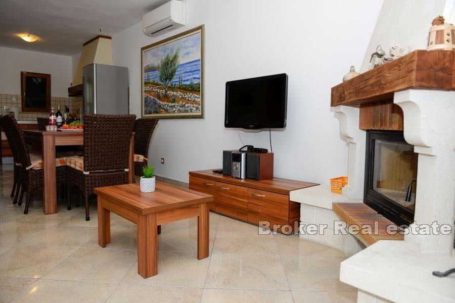 Wyspa Brač - Przestronny dom z apartamentami