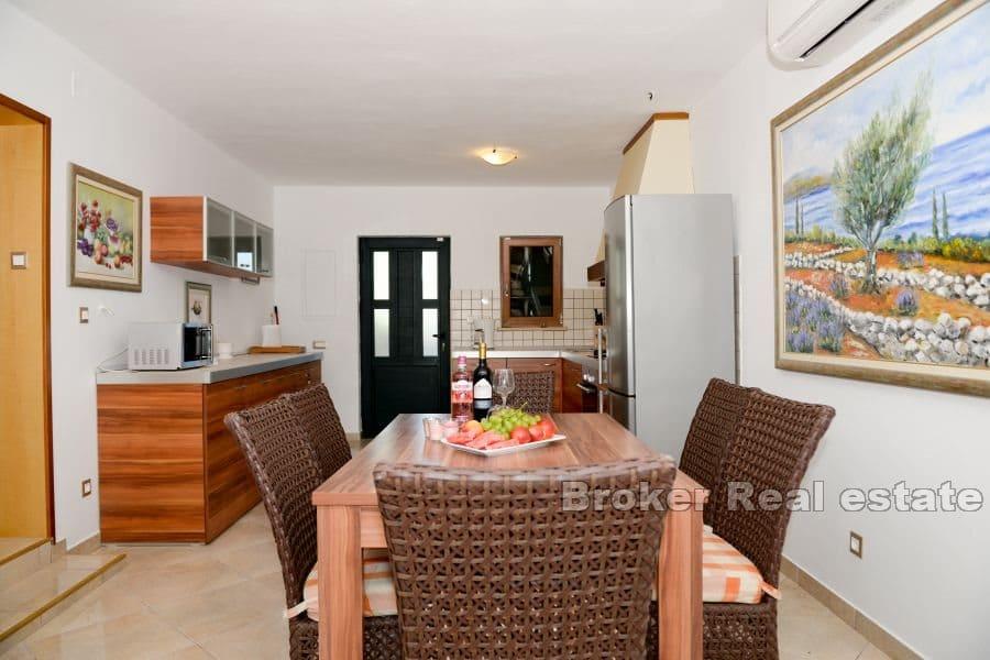 Wyspa Brač - Przestronny dom z apartamentami