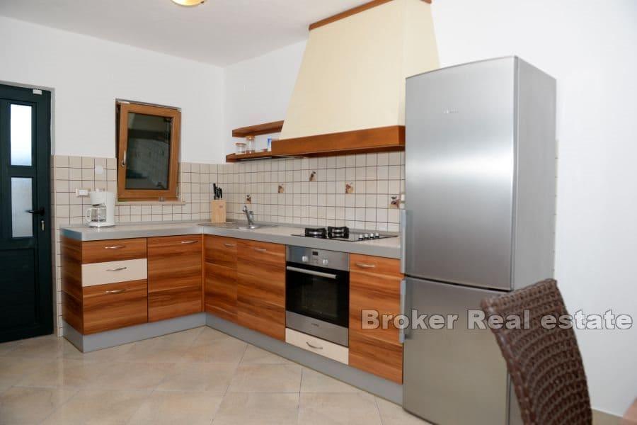 Wyspa Brač - Przestronny dom z apartamentami