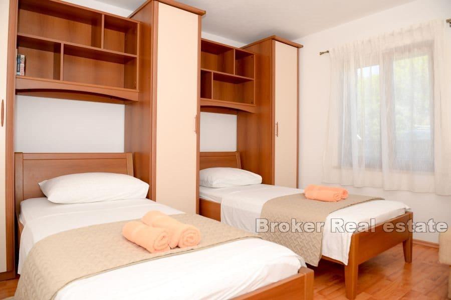 Wyspa Brač - Przestronny dom z apartamentami