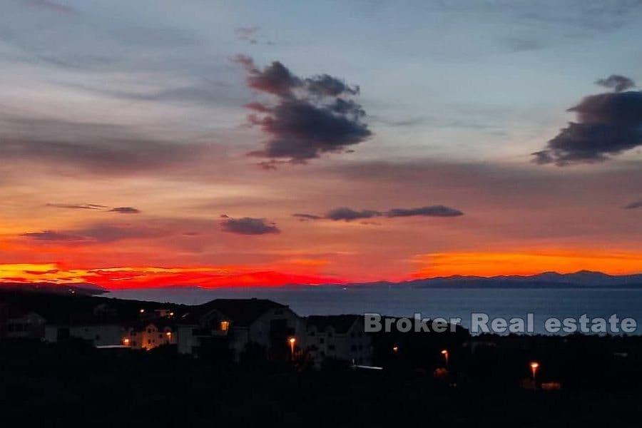 Ön Brač - Byggnadsmark med ett projekt nära havet