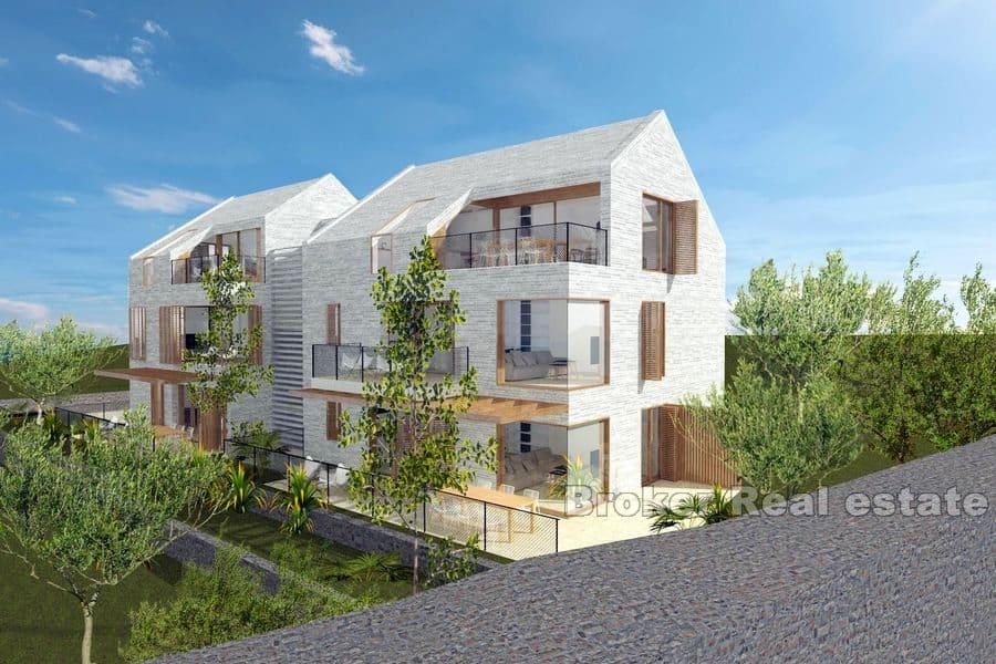Ön Brač - Byggnadsmark med ett projekt nära havet