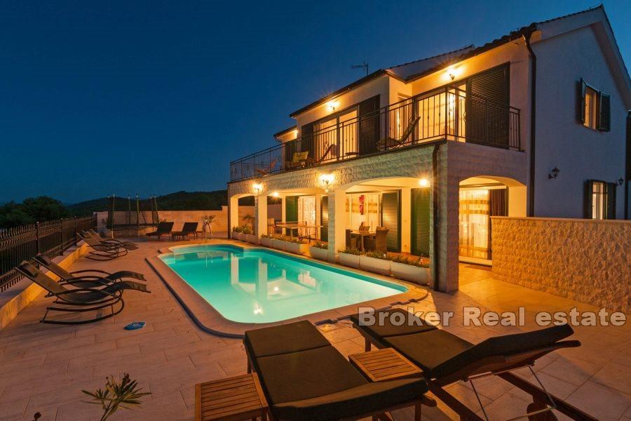 Ostrov Šolta - Vila s bazénem na klidném místě