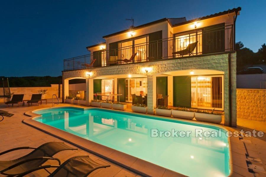 Island of Solta - En villa med pool i ett lugnt läge