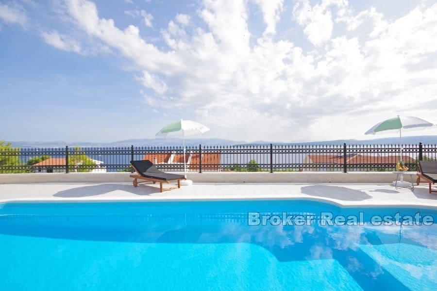 Ostrov Šolta - Vila s bazénom na pokojnom mieste