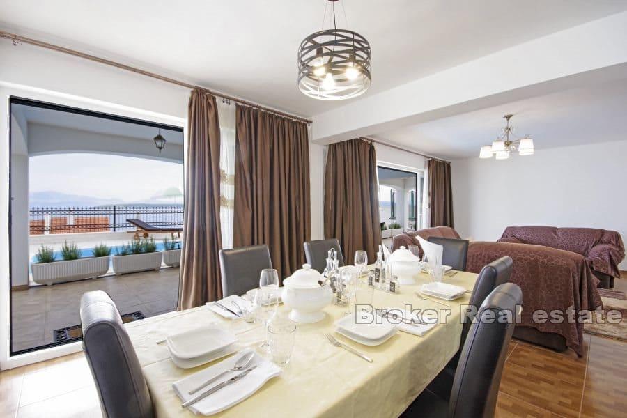 Ostrov Šolta - Vila s bazénom na pokojnom mieste