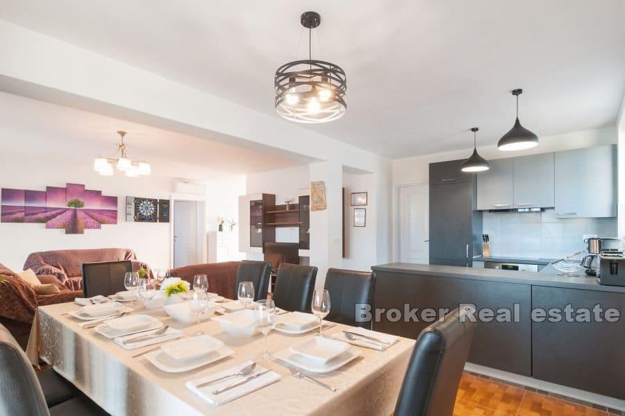 Ostrov Šolta - Vila s bazénom na pokojnom mieste