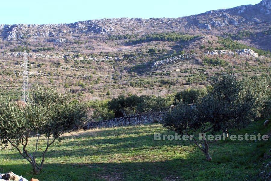 Kastela - Terrain constructible avec une belle vue panoramique