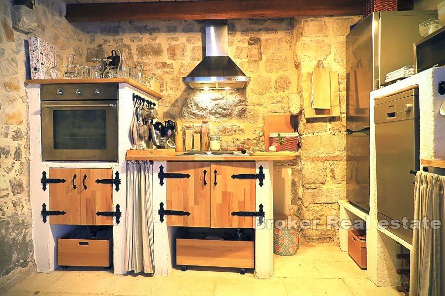 Otok Hvar - Prekrasna kamena kuća