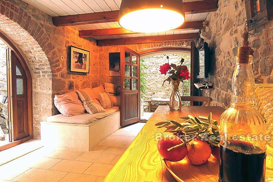 Otok Hvar - Prekrasna kamena kuća