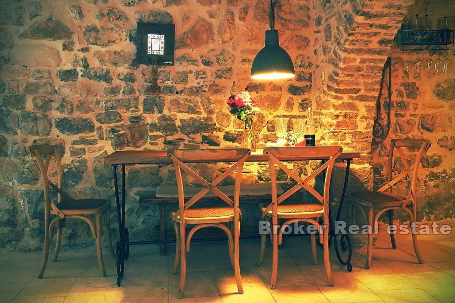 Otok Hvar - Prekrasna kamena kuća