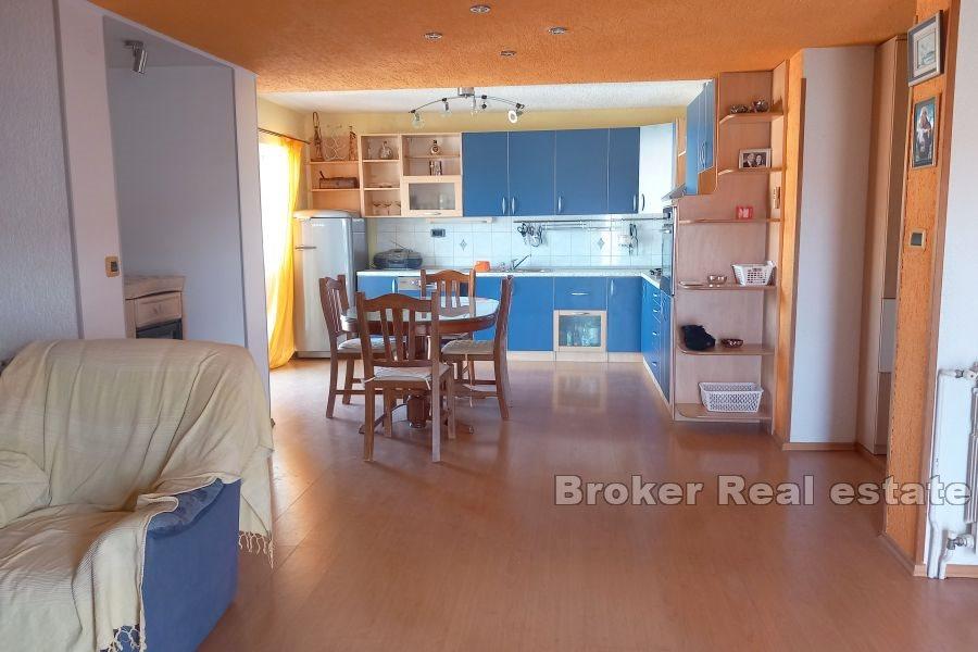 Kastela - Three-bedroom apartment in a great location