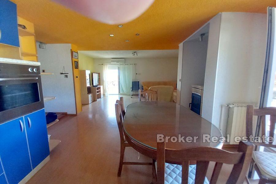 Kastela - Three-bedroom apartment in a great location