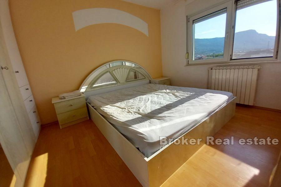 Kastela - Three-bedroom apartment in a great location
