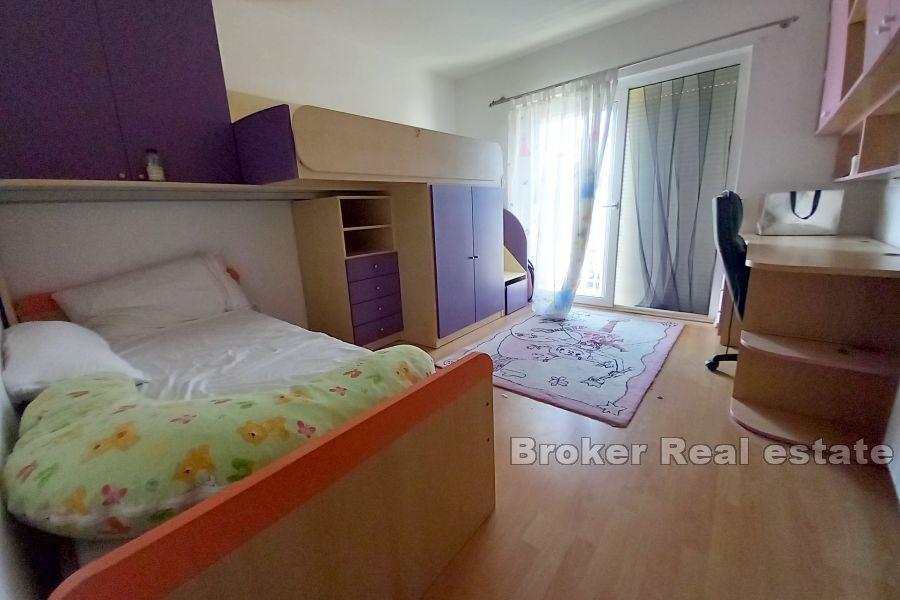 Kastela - Three-bedroom apartment in a great location