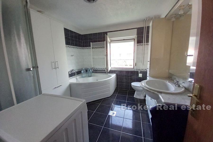 Kastela - Three-bedroom apartment in a great location