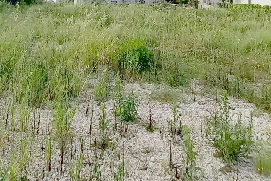 Trogir - Przestronna działka budowlana z widokiem na morze