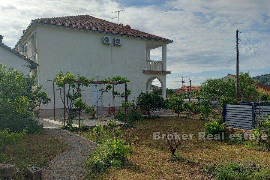 Près de Trogir - Maison dans un endroit calme