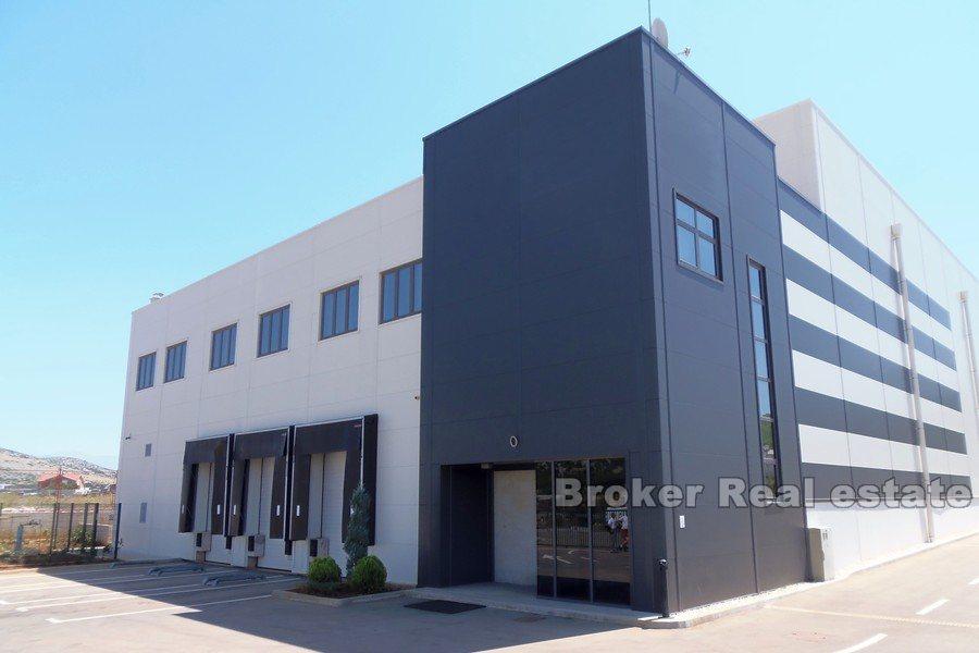 Near Split - Logistics and distribution center