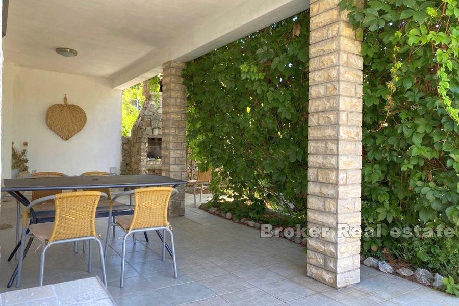 Près de Šibenik – Maison jumelée avec piscine