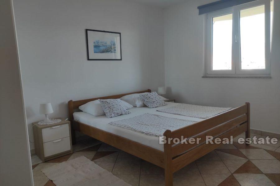 Wyspa Ciovo - Dom z apartamentami, drugi rząd do morza