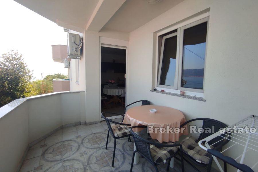 Wyspa Ciovo - Dom z apartamentami, drugi rząd do morza