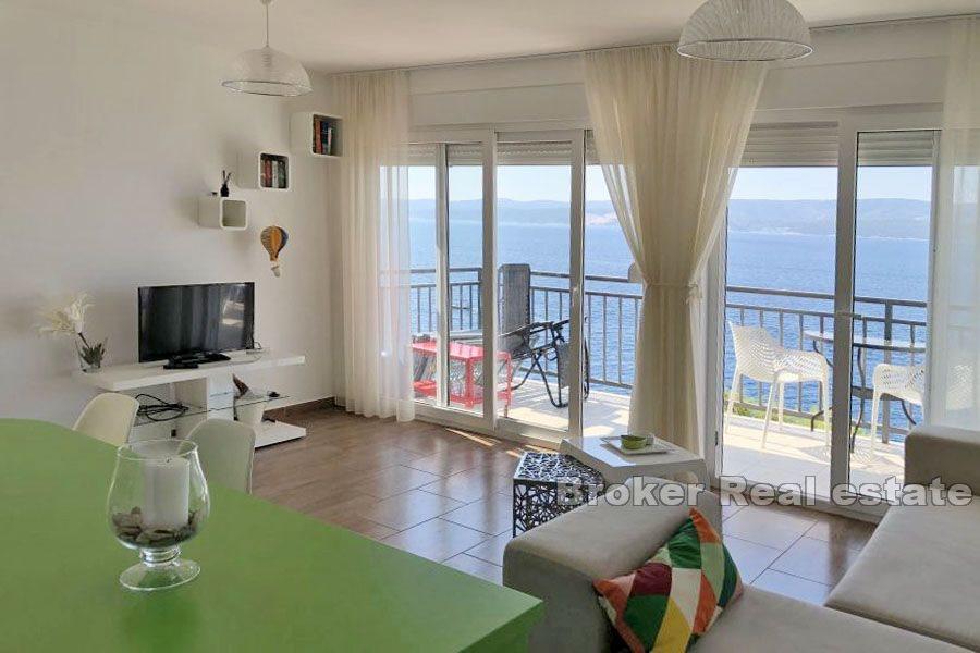 Omis - Semi-detached house in first row to the sea
